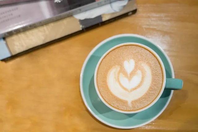 Etui na kupoworki emoji kupa | cappuccino 